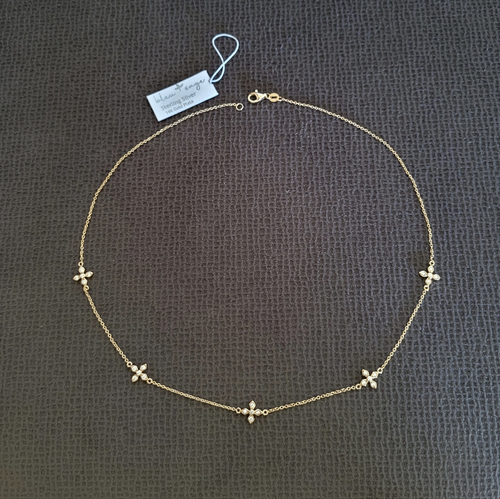 bleu💙 sage Stationary Flowers🌸 Necklace - NWT